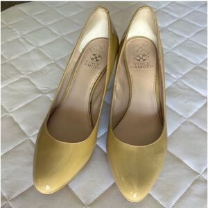 Vince Camuto goldish/beige stiletto heels size 8M